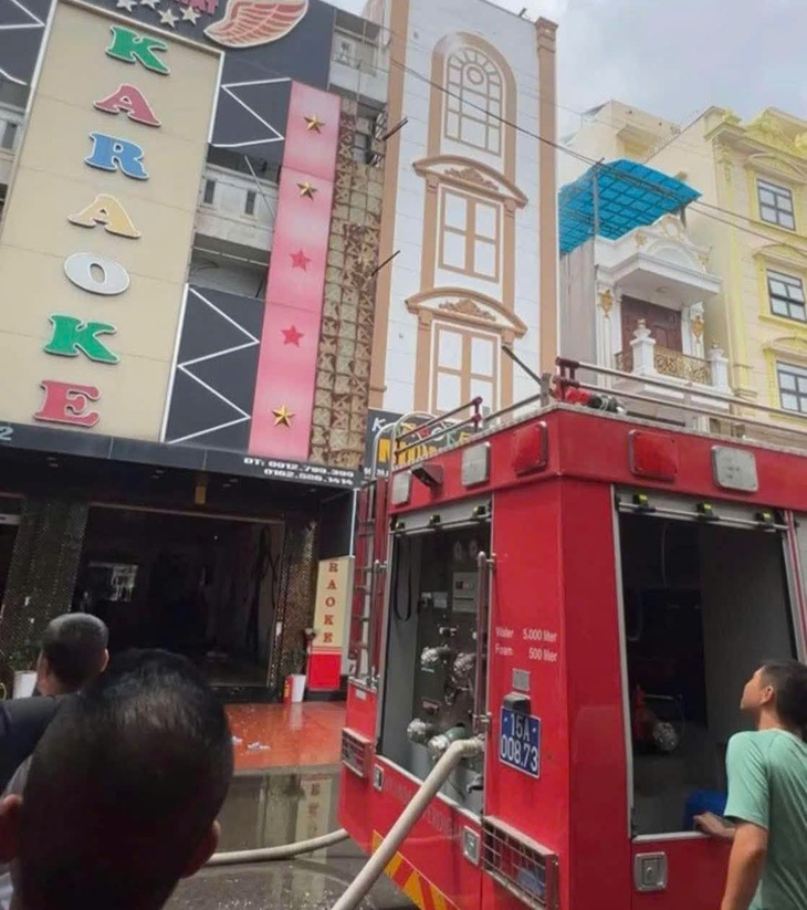 Quán karaoke ở Hải Phòng bốc cháy, phát hiện 1 người tử vong- Ảnh 1.