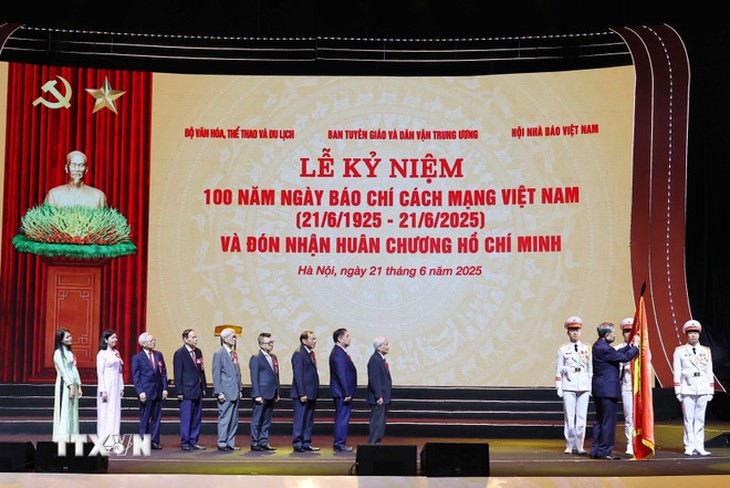 Tổng Bí thư: Báo chí cách mạng Việt Nam phải tiếp tục vươn mình mạnh mẽ, khẳng định vai trò tiên phong- Ảnh 3. Tổng Bí thư: Báo chí cách mạng Việt Nam phải tiếp tục vươn mình mạnh mẽ, khẳng định vai trò tiên phong- Ảnh 3.