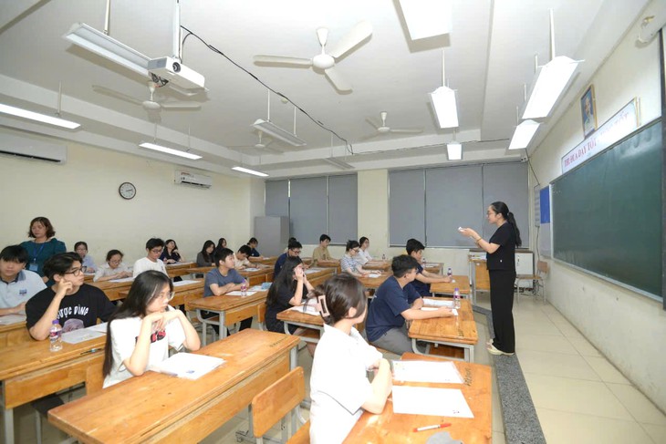 Những yêu cầu chặt chẽ với cán bộ coi thi, chấm thi tốt nghiệp THPT 2025- Ảnh 1.