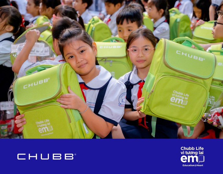 Trao tặng gần 2.000 học bổng và quà tặng, Chubb Life Việt Nam tiếp thêm động lực cho trẻ em hiếu học nhân Tháng Hành động vì trẻ em- Ảnh 2.