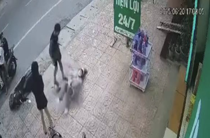 Bắt đối tượng hành hung 2 nữ sinh giữa phố ở Bắc Giang- Ảnh 2.