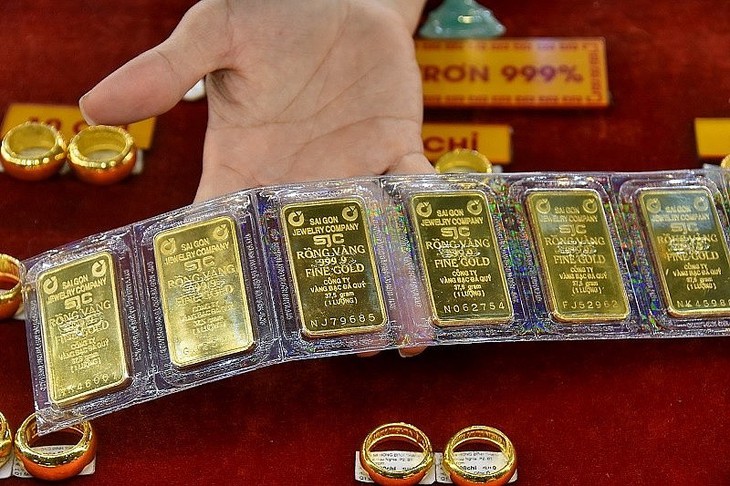 Giá vàng hôm nay ngày 23/6 nằm yên nghe ngóng- Ảnh 1. Giá vàng hôm nay ngày 23/6 nằm yên nghe ngóng- Ảnh 1.