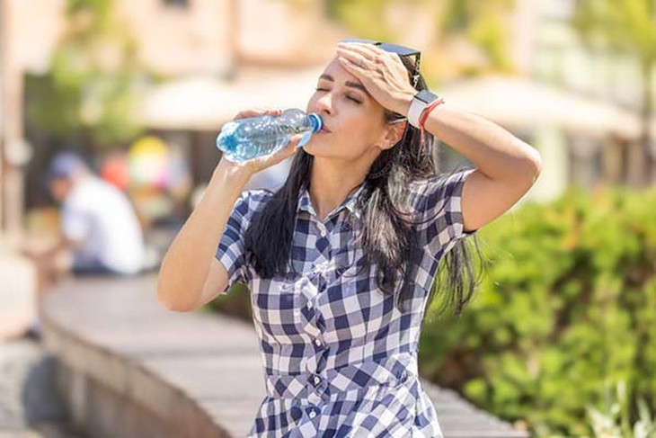 Dấu hiệu cho thấy cơ thể đang mất nước- Ảnh 2.