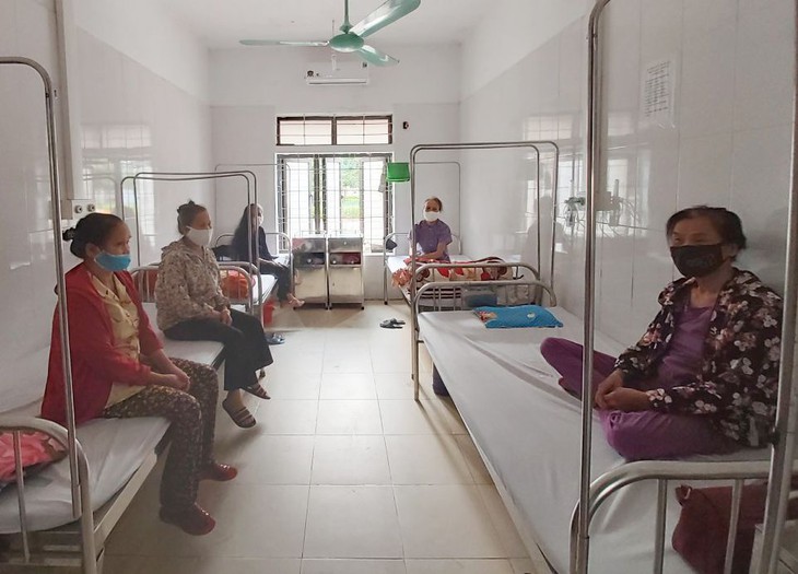 Các cơ sở y tế Hà Tĩnh tăng cường chống nóng cho bệnh nhân- Ảnh 2.