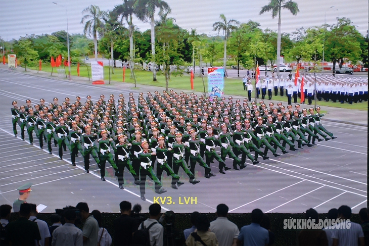 Hơn 7.400 cán bộ, chiến sĩ, dân quân tự vệ lần đầu hợp luyện cho lễ diễu binh, diễu hành dịp Quốc khánh- Ảnh 1.