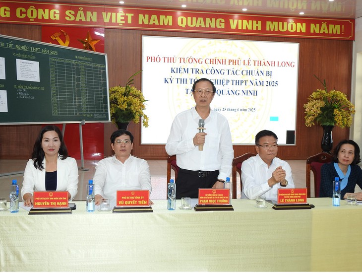 Phó Thủ tướng Lê Thành Long kiểm tra công tác chuẩn bị thi tốt nghiệp THPT tại Quảng Ninh- Ảnh 1. Phó Thủ tướng Lê Thành Long kiểm tra công tác chuẩn bị thi tốt nghiệp THPT tại Quảng Ninh- Ảnh 1.