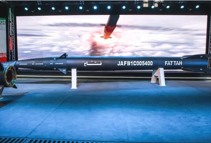 Israel 'toát mồ hôi' trước tên lửa đa đầu đạn của Iran- Ảnh 1.