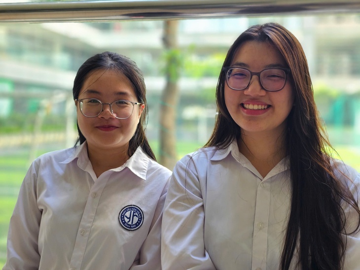 Hơn 1,16 triệu thí sinh hồi hộp làm thủ tục dự thi tốt nghiệp THPT 2025- Ảnh 5. Hơn 1,16 triệu thí sinh hồi hộp làm thủ tục dự thi tốt nghiệp THPT 2025- Ảnh 5.