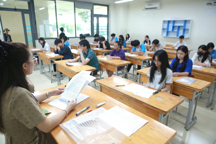 Ngữ văn mở màn kỳ thi tốt nghiệp THPT 2025 đặc biệt- Ảnh 1.