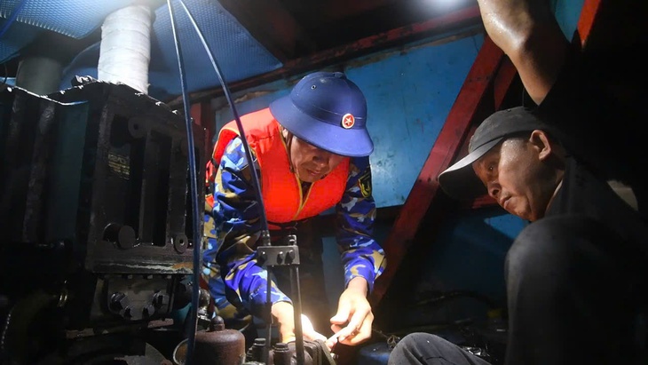 Hải quân Việt Nam ứng cứu gần 1.500 người gặp nạn từ năm 2020 đến nay- Ảnh 1.