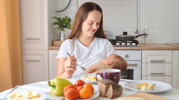 Tóc rụng nhiều sau sinh, ứng phó như thế nào?- Ảnh 1.