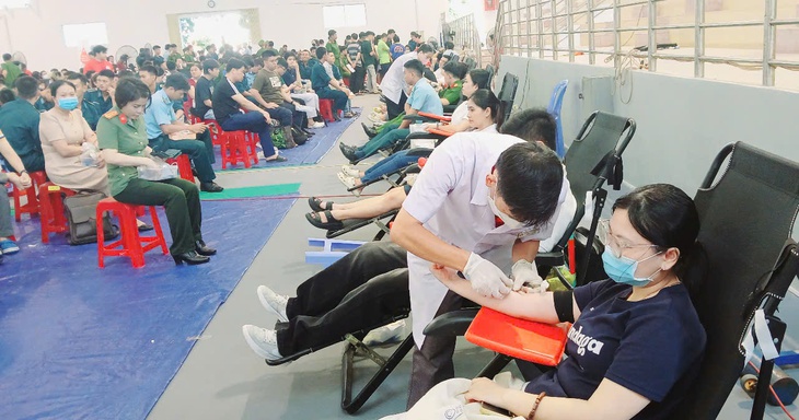 Hơn 600 người ở Khánh Hòa nô nức đi hiến máu tình nguyện- Ảnh 2.