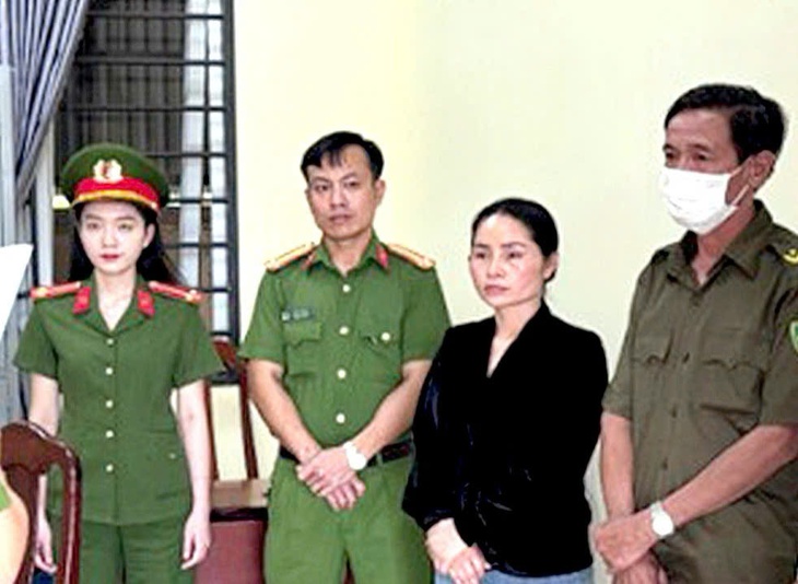 Bắt nữ giám đốc sản xuất lượng lớn cao trị xương khớp, thảo dược trị bệnh dạ dày... giả- Ảnh 1. Bắt nữ giám đốc sản xuất lượng lớn cao trị xương khớp, thảo dược trị bệnh dạ dày... giả- Ảnh 1.
