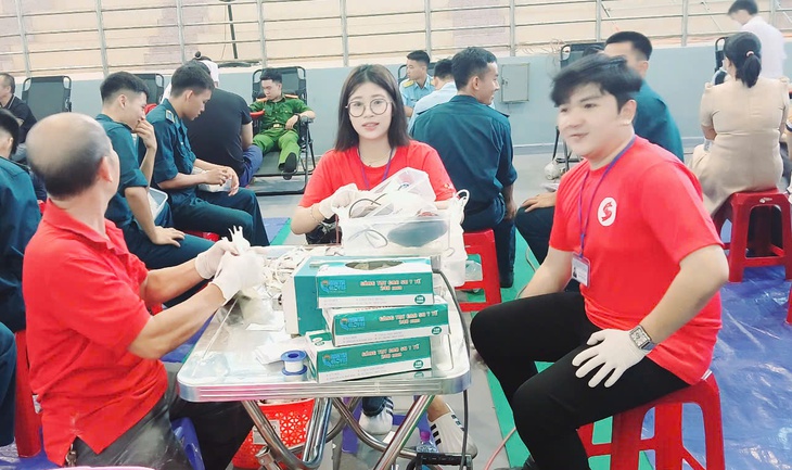 Hơn 600 người ở Khánh Hòa nô nức đi hiến máu tình nguyện- Ảnh 3.