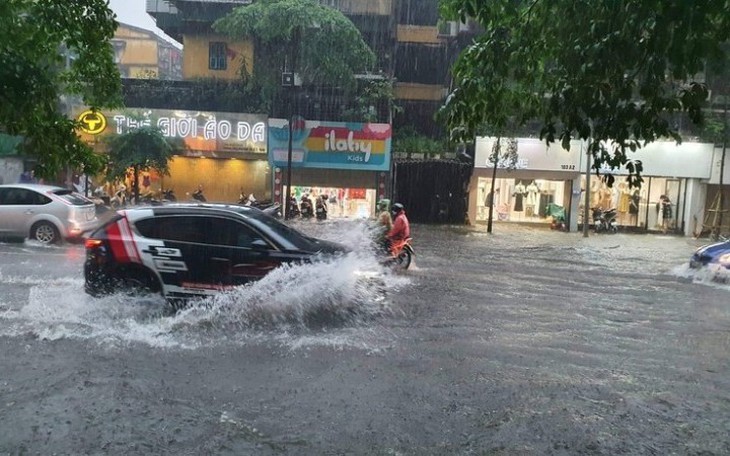 Miền Bắc mưa dông rải rác trước khi bước vào đợt mưa cực lớn