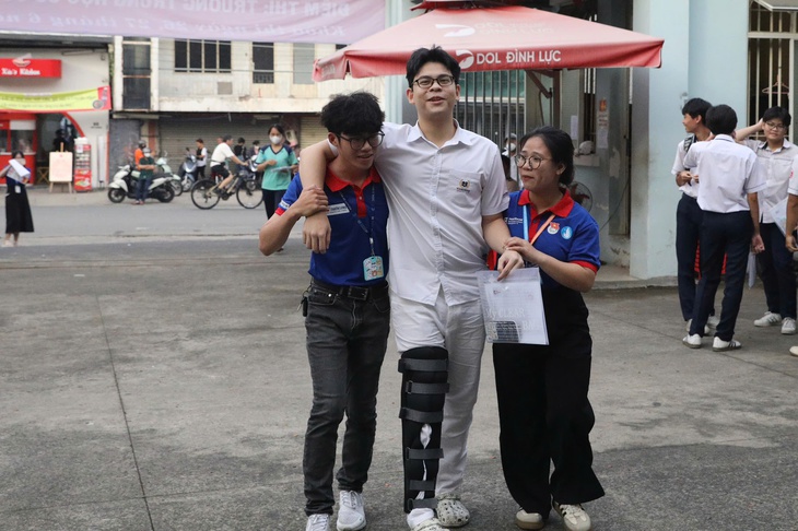 Sĩ tử TPHCM tự tin thi môn Ngữ văn- Ảnh 1.