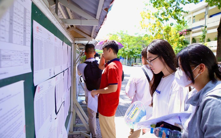 Khởi tố vụ án lộ đề môn Toán, thí sinh dùng AI giải đề ngay trong phòng thi- Ảnh 2.