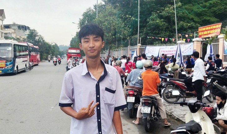 Hàng nghìn sinh viên tham gia 'tiếp sức mùa thi' ở TPHCM- Ảnh 1.