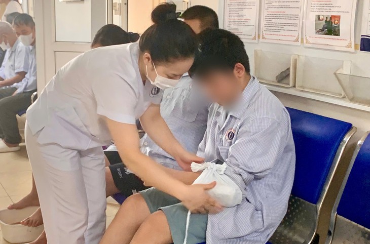 Bệnh viện Y Dược cổ truyền và Phục hồi chức năng tỉnh Phú Thọ: Phục hồi chức năng thành công cho người bệnh liệt nửa người sau vỡ mạch máu não- Ảnh 1. Bệnh viện Y Dược cổ truyền và Phục hồi chức năng tỉnh Phú Thọ: Phục hồi chức năng thành công cho người bệnh liệt nửa người sau vỡ mạch máu não- Ảnh 1.