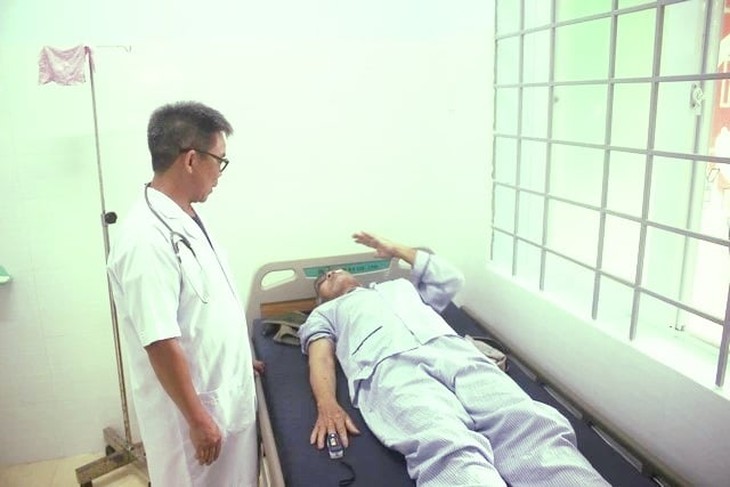Chăm sóc sức khoẻ cho cán bộ, chiến sỹ, người dân khu vực biển đảo luôn là ưu tiên hàng đầu của ngành Y tế- Ảnh 1.