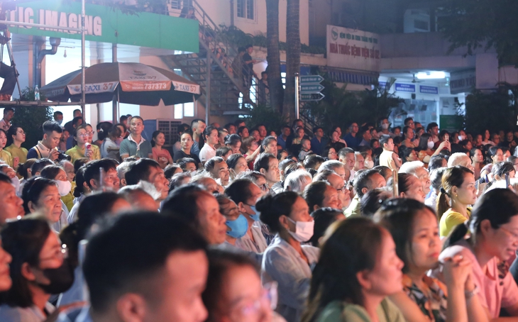 Bệnh viện Đa khoa TP Vinh lan tỏa yêu thương bằng âm nhạc và tri ân- Ảnh 5.