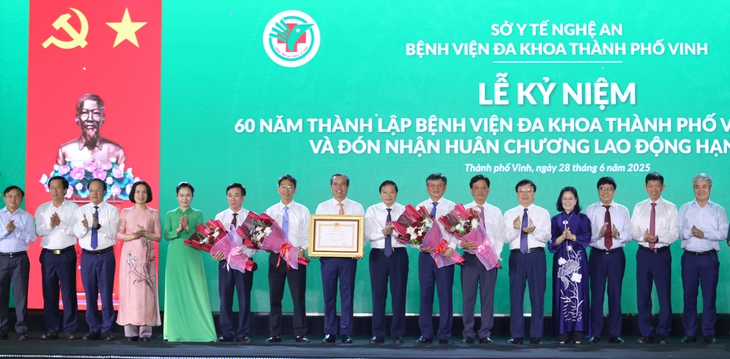 Bệnh viện Đa khoa TP Vinh kỷ niệm 60 năm thành lập và đón nhận Huân chương Lao động hạng Nhất- Ảnh 4. Bệnh viện Đa khoa TP Vinh kỷ niệm 60 năm thành lập và đón nhận Huân chương Lao động hạng Nhất- Ảnh 4.