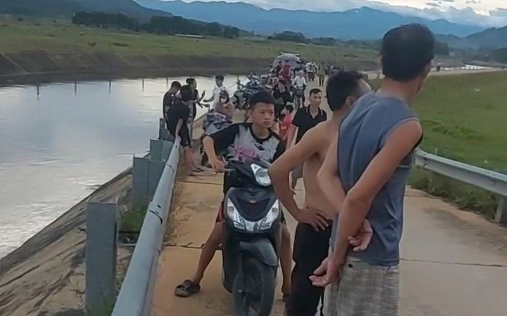 Lao xuống kênh cứu em, hai anh em ruột đuối nước thương tâm