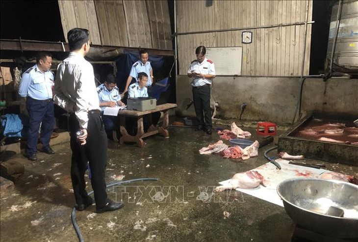 Chặn thực phẩm bẩn, kiểm soát tận khâu giết mổ- Ảnh 1.