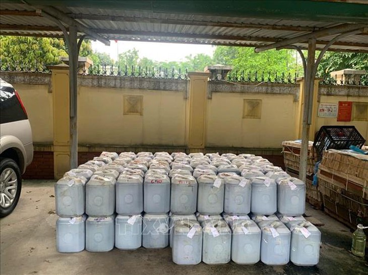 Phát hiện hơn 2.600 lít nước mắm không rõ nguồn gốc- Ảnh 1.
