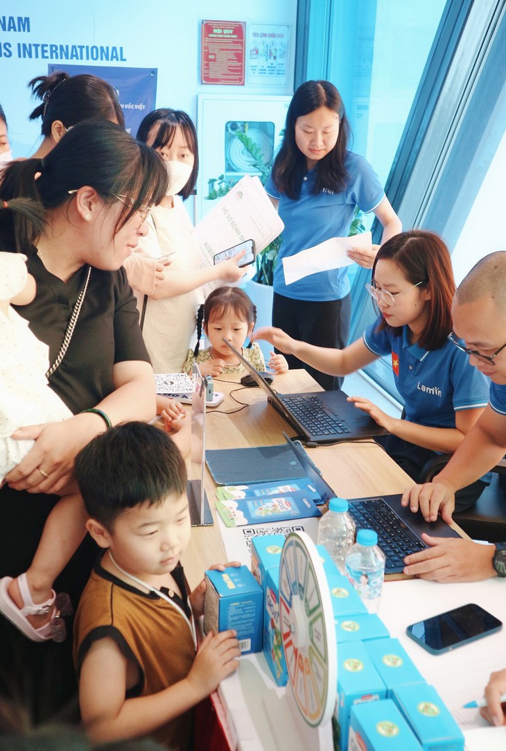 Lan tỏa yêu thương ngày 1/6: Hành trình ý nghĩa dành cho trẻ tại Bệnh viện Hồng Ngọc- Ảnh 2.