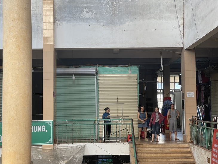 Chợ lớn nhất Quảng Bình 'cửa đóng then cài' trong mùa cao điểm du lịch- Ảnh 3.