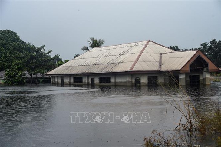 Số nạn nhân thiệt mạng trong thảm họa lũ quét tại Nigeria vượt 200 người- Ảnh 1. Số nạn nhân thiệt mạng trong thảm họa lũ quét tại Nigeria vượt 200 người- Ảnh 1.