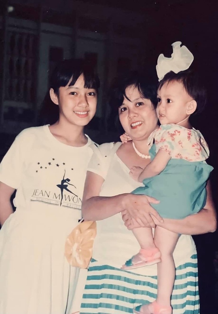 Mẹ ruột BTV Hoài Anh: Giảng viên trường đại học, tuổi hưu sống bình yên bên con cháu- Ảnh 3.