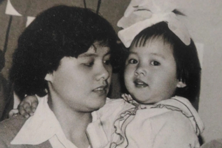Mẹ ruột BTV Hoài Anh: Giảng viên trường đại học, tuổi hưu sống bình yên bên con cháu- Ảnh 1.