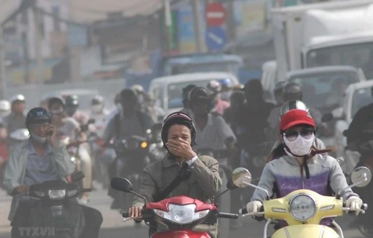 Lùi kiểm định khí thải xe máy tại Hà Nội, Thành phố Hồ Chí Minh- Ảnh 1.