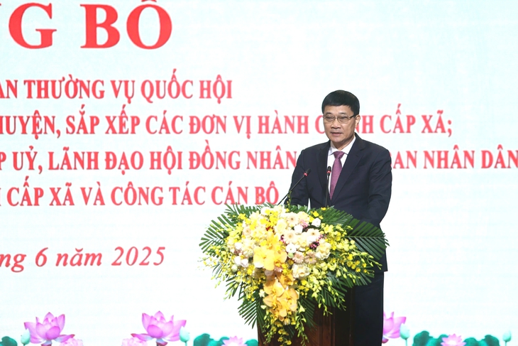 Hà Tĩnh công bố các quyết định về sắp xếp đơn vị hành chính, tổ chức bộ máy- Ảnh 2.
