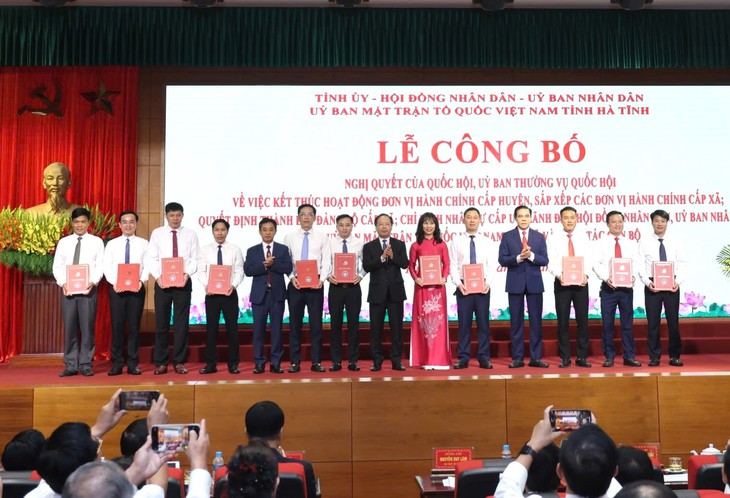 Hà Tĩnh công bố các quyết định về sắp xếp đơn vị hành chính, tổ chức bộ máy- Ảnh 3.