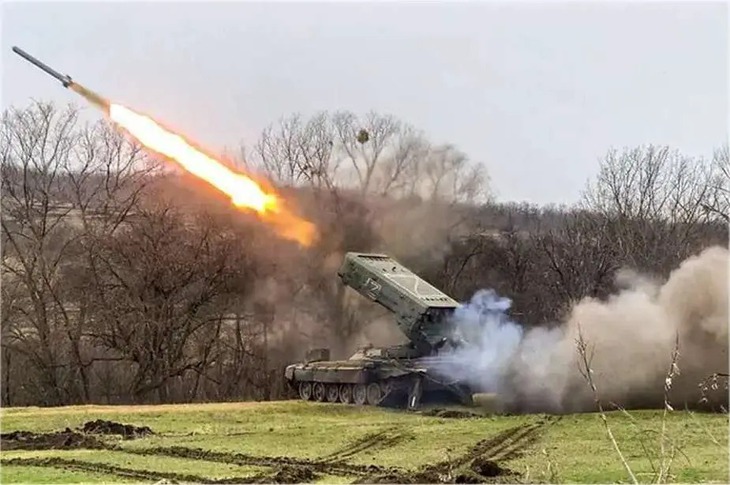 Phòng tuyến Ukraine lung lay vì thiếu vũ khí- Ảnh 1.