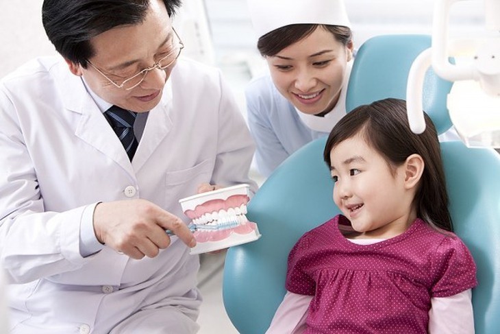 Chăm sóc răng miệng con trẻ: Những lưu ý quan trọng cha mẹ cần biết- Ảnh 2.