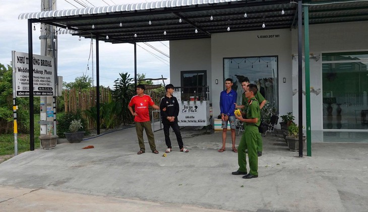Bắt thêm đối tượng giả danh công an, dàn cảnh chặn xe 'vòi tiền' người đi đường- Ảnh 2.