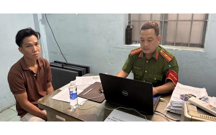 Cậy mái tôn cửa hàng để trộm cắp tài sản