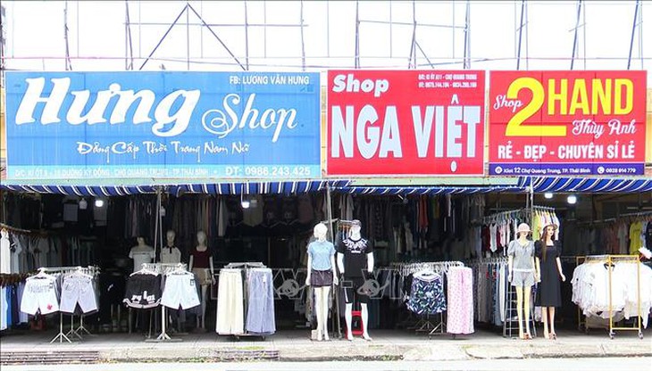 Nhiều tiểu thương ở Thái Bình trở lại kinh doanh sau 2 ngày đóng cửa hàng- Ảnh 1. Nhiều tiểu thương ở Thái Bình trở lại kinh doanh sau 2 ngày đóng cửa hàng- Ảnh 1.