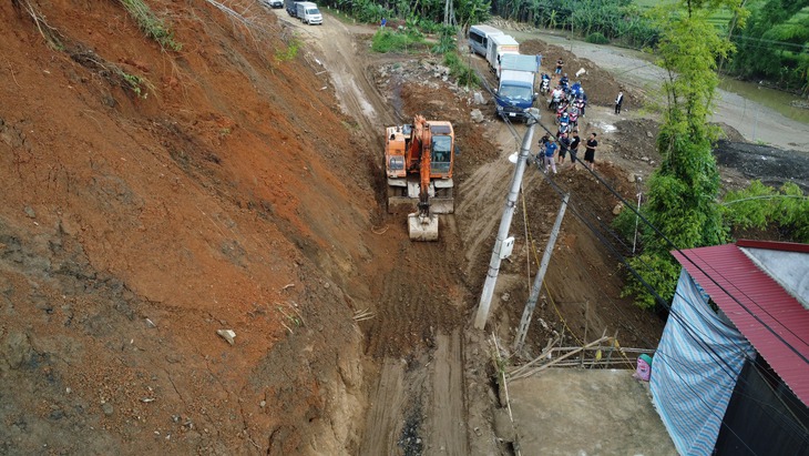 Bắc Kạn: Cận cảnh điểm sạt lở ở Ba Bể tiềm ẩn nguy hiểm, đe dọa tính mạng người dân- Ảnh 9.