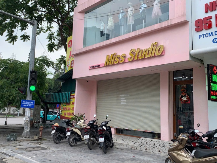 Cửa hàng thời trang, mỹ phẩm ở Thanh Hóa đồng loạt 'cửa đóng then cài'- Ảnh 8.