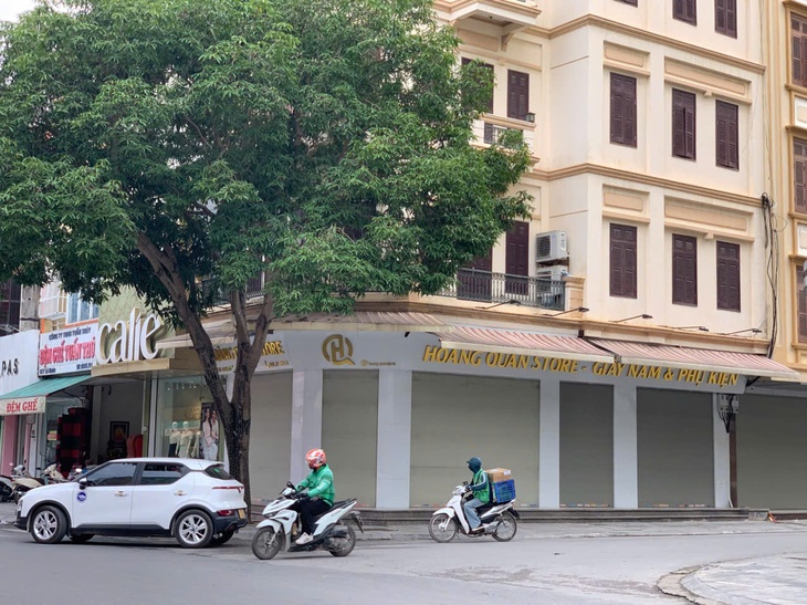 Cửa hàng thời trang, mỹ phẩm ở Thanh Hóa đồng loạt 'cửa đóng then cài'- Ảnh 1.