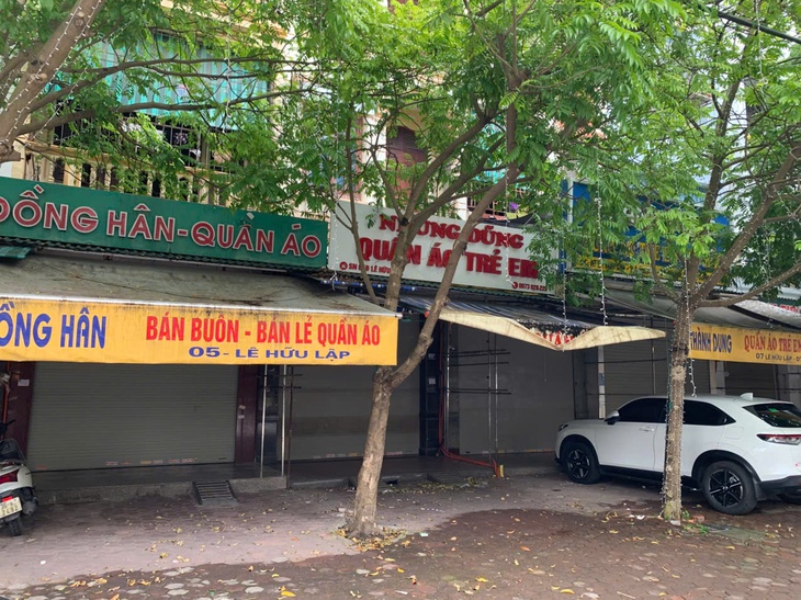 Cửa hàng thời trang, mỹ phẩm ở Thanh Hóa đồng loạt 'cửa đóng then cài'- Ảnh 9.
