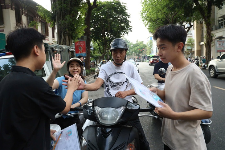 Học sinh Hà Nội tự tin 'khai màn' môn Ngữ văn, khởi động kỳ thi vào lớp 10- Ảnh 2.