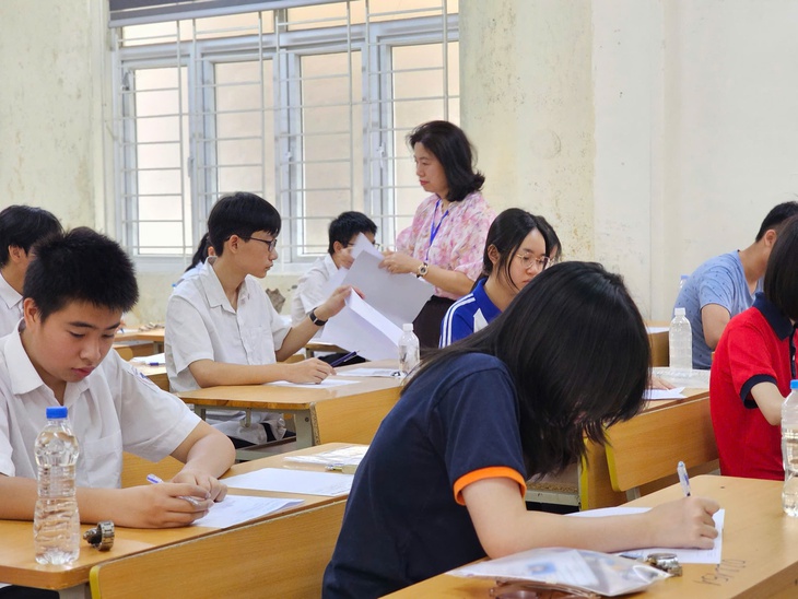 Học sinh Hà Nội tự tin 'khai màn' môn Ngữ văn, khởi động kỳ thi vào lớp 10- Ảnh 13.