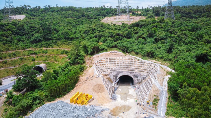 Cận cảnh đào hầm đường bộ xuyên qua dãy Hoành Sơn- Ảnh 5. Cận cảnh đào hầm đường bộ xuyên qua dãy Hoành Sơn- Ảnh 5.