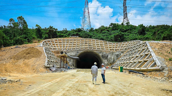 Cận cảnh đào hầm đường bộ xuyên qua dãy Hoành Sơn- Ảnh 7. Cận cảnh đào hầm đường bộ xuyên qua dãy Hoành Sơn- Ảnh 7.